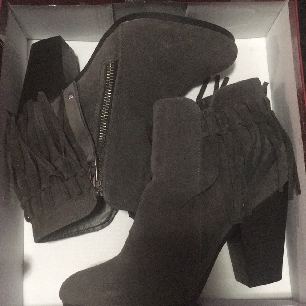 Breckelle's Grey Fringe Booties